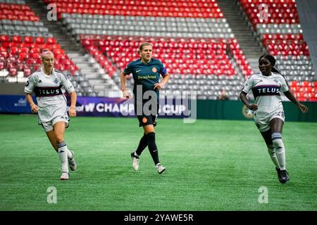 Vancouver, Canada. 15 ottobre 2024. Vancouver, British Columbia, Canada, 15 ottobre 2024: Christine Sinclair (12 Portland Thorns FC) in azione durante la partita a gironi della CONCACAF W Champions Cup tra Vancouver Whitecaps FC Girls Elite e Portland Thorns FC al BC Place Stadium di Vancouver, British Columbia, Canada (SOLO USO EDITORIALE). (Amy Elle/SPP) credito: SPP Sport Press Photo. /Alamy Live News Foto Stock