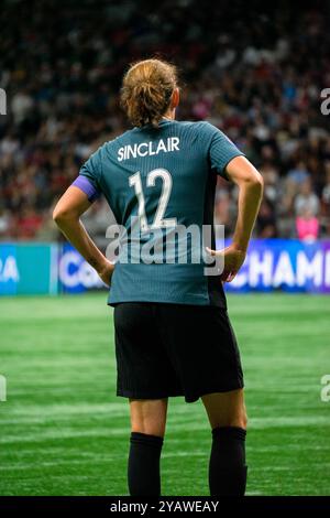 Vancouver, Canada. 15 ottobre 2024. Vancouver, British Columbia, Canada, 15 ottobre 2024: Christine Sinclair (12 Portland Thorns FC) in azione durante la partita a gironi della CONCACAF W Champions Cup tra Vancouver Whitecaps FC Girls Elite e Portland Thorns FC al BC Place Stadium di Vancouver, British Columbia, Canada (SOLO USO EDITORIALE). (Amy Elle/SPP) credito: SPP Sport Press Photo. /Alamy Live News Foto Stock