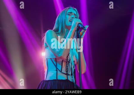 Clara Soccin sul palco durante PRIMO CLUB - CLARA SOCCIN, Concerto musicale della cantante italiana a Milano, 15 ottobre 2024 Foto Stock