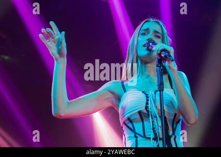 Clara Soccin sul palco durante PRIMO CLUB - CLARA SOCCIN, Concerto musicale della cantante italiana a Milano, 15 ottobre 2024 Foto Stock