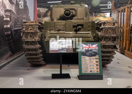 Carro armato britannico Churchill AVRE in mostra al museo dei carri armati Bovington. Ottobre 2024. Foto Stock