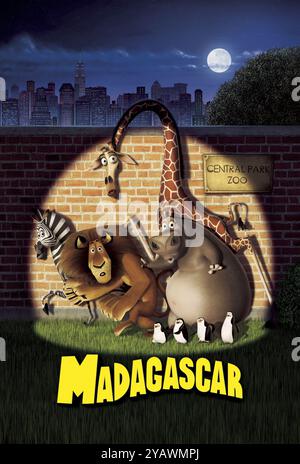 Madagascar anno: 2005 - USA registi: Eric Darnell, Tom McGrath Animation Movie poster limitato all'uso editoriale. Per ulteriori informazioni sulle restrizioni, vedere didascalia. È vietato riprodurre la fotografia al di fuori del contesto della promozione del film. Deve essere accreditato alla Film Company e/o al fotografo assegnato o autorizzato da/autorizzato sul set dalla Film Company. Limitato all'uso editoriale. Photo12 non concede diritti di pubblicità alle persone rappresentate. Credito: Photo12/7e Art/DreamWorks SKG Foto Stock