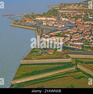 Francia, dipartimento Charente-Maritime, le Château-d'Oléron, cittadella fortificata da Vauban, vista aerea Foto Stock