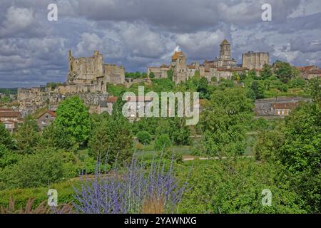 Francia, Vienne Chauvigny, città storica premiata la più bella Detours di Francia Foto Stock