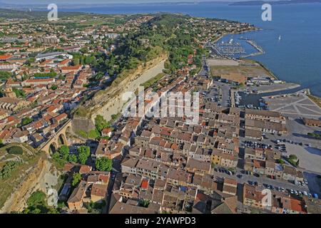 Francia, dipartimento Bouches-du-Rhône, località balneare di Saint-Chamas sulle rive dello stagno di Berre, vista aerea Foto Stock