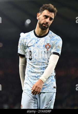 Glasgow, Regno Unito. 15 ottobre 2024. Bruno Fernandes del Portogallo durante la partita di UEFA Nations League a Hampden Park, Glasgow. Il credito per immagini dovrebbe essere: Neil Hanna/Sportimage Credit: Sportimage Ltd/Alamy Live News Foto Stock