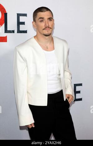 Kyle Gallner bei der Premiere des Kinofilms Smile 2 al Paramount Theatre. Los Angeles, 14.10.2024 *** Kyle Gallner alla prima del film Smile 2 al Paramount Theatre di Los Angeles, 14 10 2024 foto:XJ.xBlocx/xFuturexImagex Smile 4008 Foto Stock