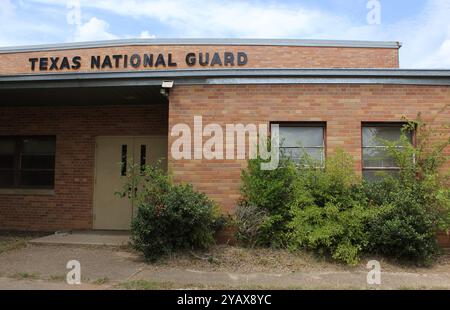 Tyler, Texas - 28 agosto 2024: Armeria abbandonata della Guardia Nazionale del Texas situata a Tyler Texas Foto Stock