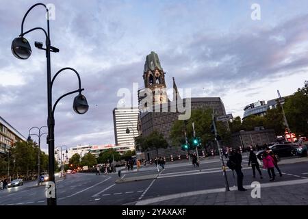 Die Kaiser-Wilhelm Gedächtniskirche a Berlino 11. Ottobre 2024. Zoologischer Garten *** Chiesa commemorativa del Kaiser Wilhelm a Berlino l'11 ottobre 2024 Giardino zoologico Foto Stock