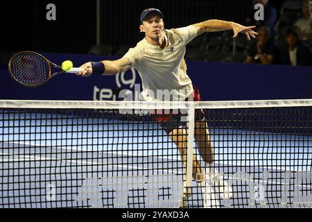 Anversa, Belgio. 16 ottobre 2024. Jamie Murray e John Peers australiani della Gran Bretagna nella foto durante una partita di tennis nel round di 16 della competizione di doppio all'ATP European Open Tennis Tournament di Anversa, mercoledì 16 ottobre 2024. BELGA FOTO DAVID PINTENS credito: Belga News Agency/Alamy Live News Foto Stock