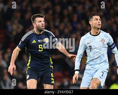 . Scozia contro Portogallo UEFA Nations League: League A, gruppo 1 15 ottobre 2024 Hampden Park, Glasgow. Scozia . Regno Unito Grant Hanley (Scozia) e Cristiano Ronaldo (Portogallo) Foto Stock