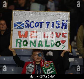 . Scozia contro Portogallo UEFA Nations League: League A, gruppo 1 15 ottobre 2024 Hampden Park, Glasgow. Scozia . Cartellone britannico Ronaldo fan di Hampden Credit: eric mccowat/Alamy Live News Foto Stock