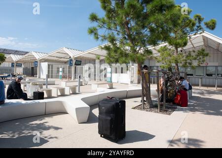 Area check-in presso il terminal dei traghetti Beausejour 3C presso il porto di Marsiglia, Francia, per le barche per la Tunisia Foto Stock