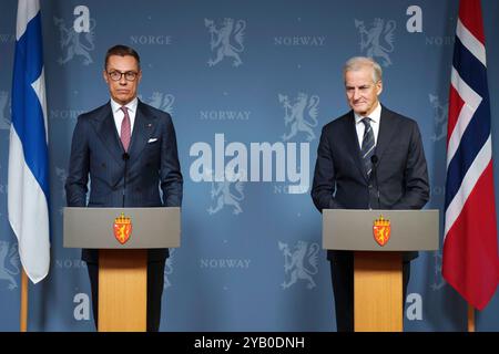 Oslo 20241016. Il presidente finlandese Alexander Stubb e il primo ministro norvegese Jonas Gahr Store durante la conferenza stampa in occasione della visita di stato dalla Finlandia foto: Cornelius Poppe / POOL / NTB Foto Stock