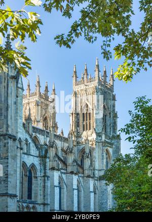Campanili West End della cattedrale di York, centro città, York, Regno Unito Foto Stock