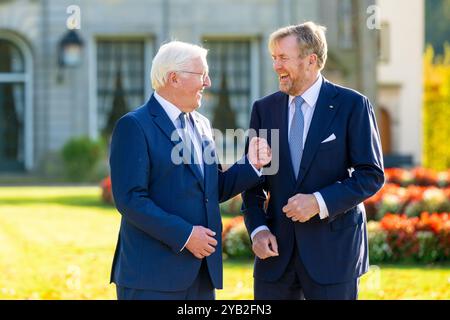 Dinkelland, Paesi Bassi, 2024-10-16 16:33:49 DINKELLAND, 16-10-2024, re Willem Alexander e il presidente federale tedesco Frank-Walter Steinmeier sono in visita di lavoro nel comune di Dinkelland. La visita si concentra sulla cooperazione in varie aree di questa regione di confine tedesco-olandese. FOTO: NLBeeld/PISCINA/Schoemaker credito: NL Beeld / Patrick van Emst Foto Stock