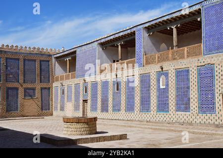 Cortile con harem nell'antico palazzo khan noto anche come Tosh Hovli o Palazzo Tash Khauli a Khiva Foto Stock