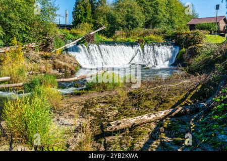 Vista di una cascata al Brewery Park di Tumwater, Washington. Foto Stock