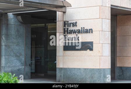 Honolulu, Hawaii, USA - 26 febbraio 2024: Vista esterna della prima filiale principale della banca hawaiana, situata al 999 di Bishop Street. Foto Stock