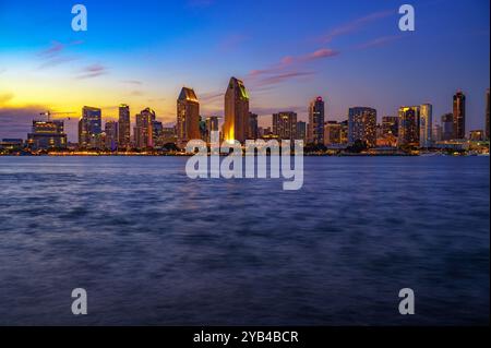 Tramonto sullo skyline di San Diego in California Foto Stock