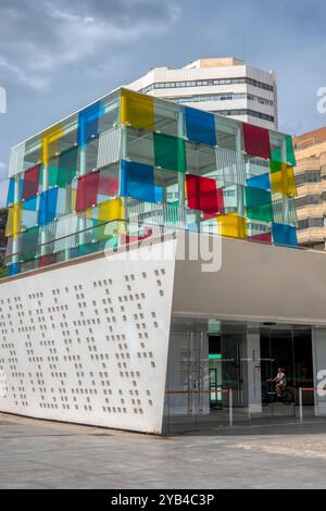 Malaga, Spagna - 8 giugno 2024: Ingresso al Centre Pompidou Málaga, un ramo del Centro Nazionale d'Arte e Cultura Georges Pompidou francese Foto Stock