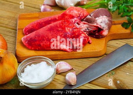 Polmoni e cuore di montone crudi Foto Stock