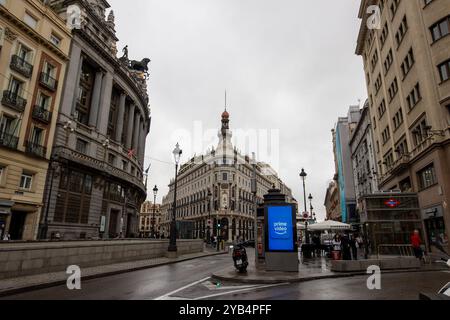 Madrid, Spagna. 16 ottobre 2024. Vista panoramica dell'edificio Canalejas, dove si trova l'hotel Four Seasons a Madrid. (Foto di David Canales/SOPA Images/Sipa USA) credito: SIPA USA/Alamy Live News Foto Stock