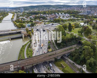 Leuzeknoten, cantiere per la riorganizzazione dello svincolo stradale, autostrada federale B10 e B14. Vista aerea con Rosensteinpark, ferrovia Foto Stock