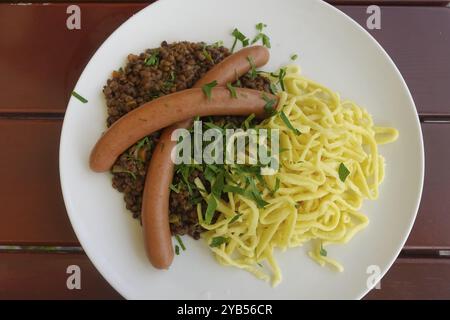 Cucina sveva, cucina tradizionale, cucina casalinga, tipica sveva, abbondante, lenticchie con spaetzle e salsicce, ristorante Koenigliche Post Foto Stock