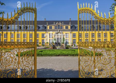 Golden Tor Tor con galleria d'arte nel grande Giardino, giardini Herrenhausen, Hannover, bassa Sassonia, Germania, Europa Foto Stock