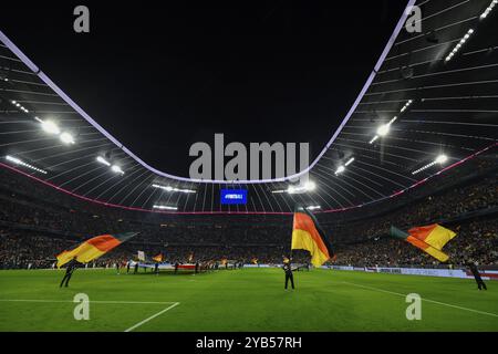 Panoramica, bandiera sventolata davanti all'inizio della partita, bandiere tedesche, bandiere, partita internazionale della UEFA Nations League tra Germania e Paesi Bassi, alleato Foto Stock