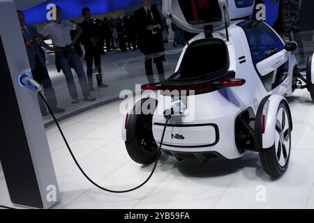 IAA Francoforte, Germania, 16 settembre 2011, Volkswagen mostra una nuova concept auto elettrica chiamata Nils, una monoposto urbana, Europa Foto Stock