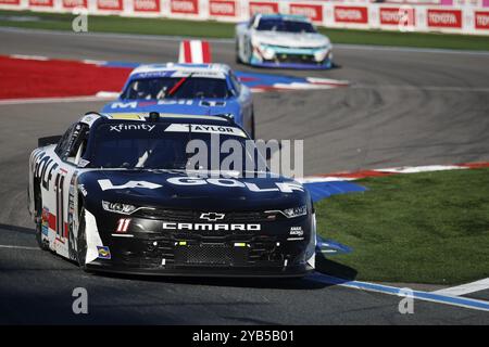 Il pilota Xfinity della NASCAR Cup Jordan Taylor (11) scende in pista per il Drive for the cure 250 presentato dalla BCBS al Charlotte Motor Speedway in Co Foto Stock