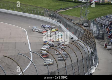 Ross Chastain guida il campo per l'AdventHealth 400 a Kansas City, Kansas, USA, Nord America Foto Stock