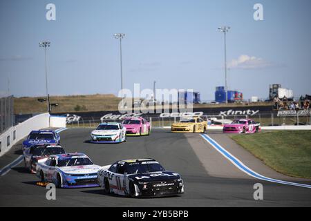 Il pilota Xfinity della NASCAR Cup Jordan Taylor (11) scende in pista per il Drive for the cure 250 presentato dalla BCBS al Charlotte Motor Speedway in Co Foto Stock