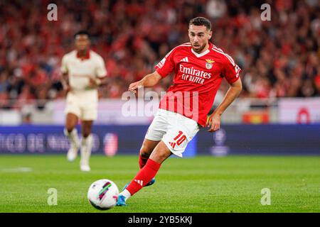 Lisbona, Portogallo. 28 settembre 2024. Orkun Kokcu (SL Benfica) visto in azione durante la partita della Liga Portugal tra SL Benfica e Gil Vicente FC all'Estadio do Sport Lisboa e Benfica. Punteggio finale; Benfica 5:1 Gil Vicente. Credito: SOPA Images Limited/Alamy Live News Foto Stock