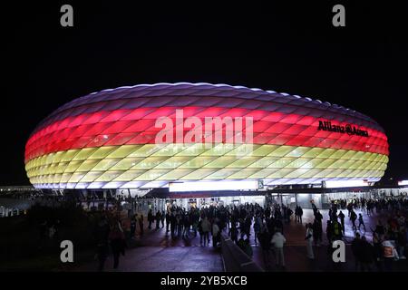 Monaco di Baviera, Germania. 14 ottobre 2024. Firo : 14.10.2024, calcio, partita internazionale DFB nazionale maschile Nations League Germania, GER - Paesi Bassi Olanda, NED Stadium, Allianz Arena in colori nazionali credito: dpa/Alamy Live News Foto Stock