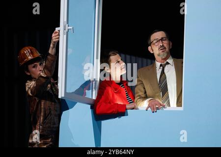 Linkerhand Roman von Franziska Linkerhand, Regie Sebastian Baumgarten, Holger Kuhla, Katja Riemann, Till Wonka, Aleksandar Radenkovic, Falilou Seck, AM 16.10.2024 in Berlin, Maxim Gorki Theater, Deutschland *** Linkerhand romanzo di Franziska Linkerhand, diretto da Sebastian Baumgarten, Holger Kuhla, Katja Riemann, Till Wonka, Aleksandar Radenkovic, Falilou Seck, il 16 10 2024 a Berlino, Maxim Gorki Theater, Germania Foto Stock