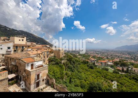 Veduta aerea di Monreale e Palermo sullo sfondo della Sicilia, Italia Foto Stock