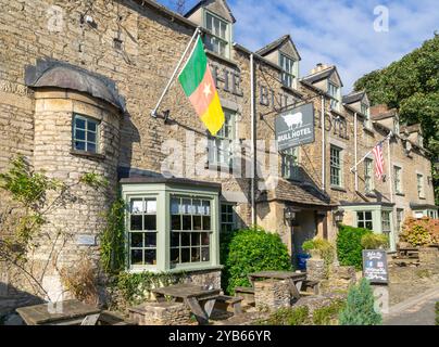 The Bull Hotel and Public House, villaggio di Fairford, Cotswolds Gloucestershire, Inghilterra, Regno Unito Foto Stock