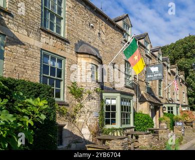 The Bull Hotel and Public House, villaggio di Fairford, Cotswolds Gloucestershire, Inghilterra, Regno Unito Foto Stock