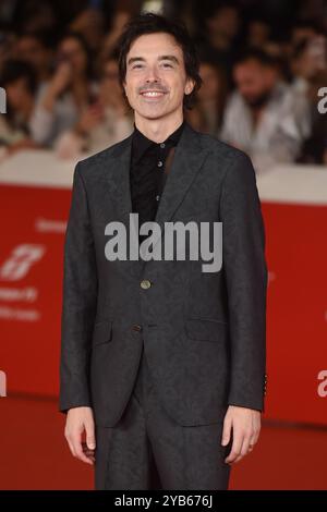 Roma, Italia. 16 ottobre 2024. Diodato partecipa alla cerimonia di apertura e al Red carpet "Berlinguer - la grande ambizione" (Berlinguer - la grande ambizione) durante il 19° Festival del Cinema di Roma all'Auditorium Parco della musica. Credito: SOPA Images Limited/Alamy Live News Foto Stock