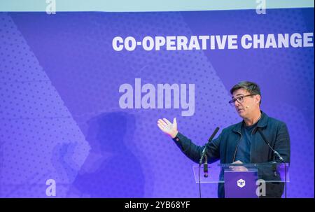 Evento di modifica della parte cooperativa. Andy Burnham, sindaco di Greater Manchester, parla all'evento di un giorno a Manchester. Foto Stock