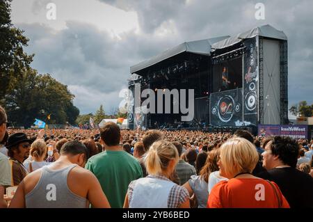 I fan che guardano il Main Stage, V2007, Hylands Park, Chelmsford, Essex, Regno Unito - 18 agosto 2007 Foto Stock