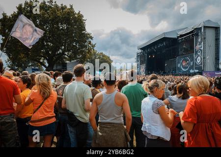 I fan che guardano il Main Stage, V2007, Hylands Park, Chelmsford, Essex, Regno Unito - 18 agosto 2007 Foto Stock