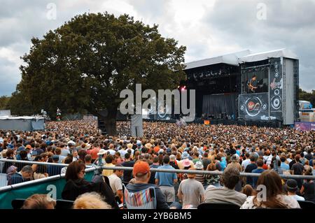 I fan che guardano il Main Stage, V2007, Hylands Park, Chelmsford, Essex, Regno Unito - 18 agosto 2007 Foto Stock