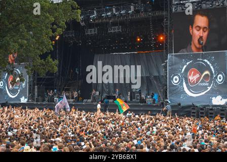 I fan che guardano il Main Stage, V2007, Hylands Park, Chelmsford, Essex, Regno Unito - 18 agosto 2007 Foto Stock