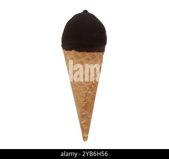 Palline per gelato immerse nel cioccolato in coni per waffle isolati su sfondo bianco. Gelato isolato. Foto Stock