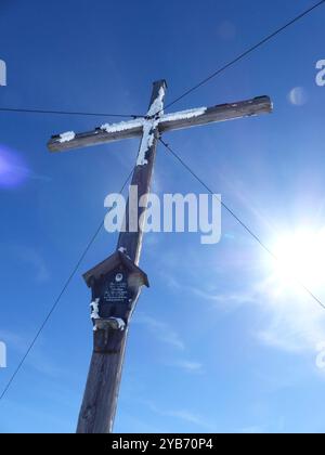 Vetta del monte Setzberg, Baviera, Germania, in inverno Foto Stock