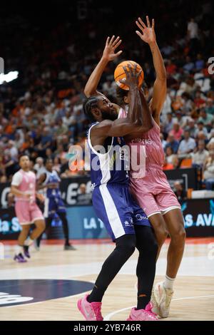 Semi Ojeleye del Valencia Basket in azione Foto Stock